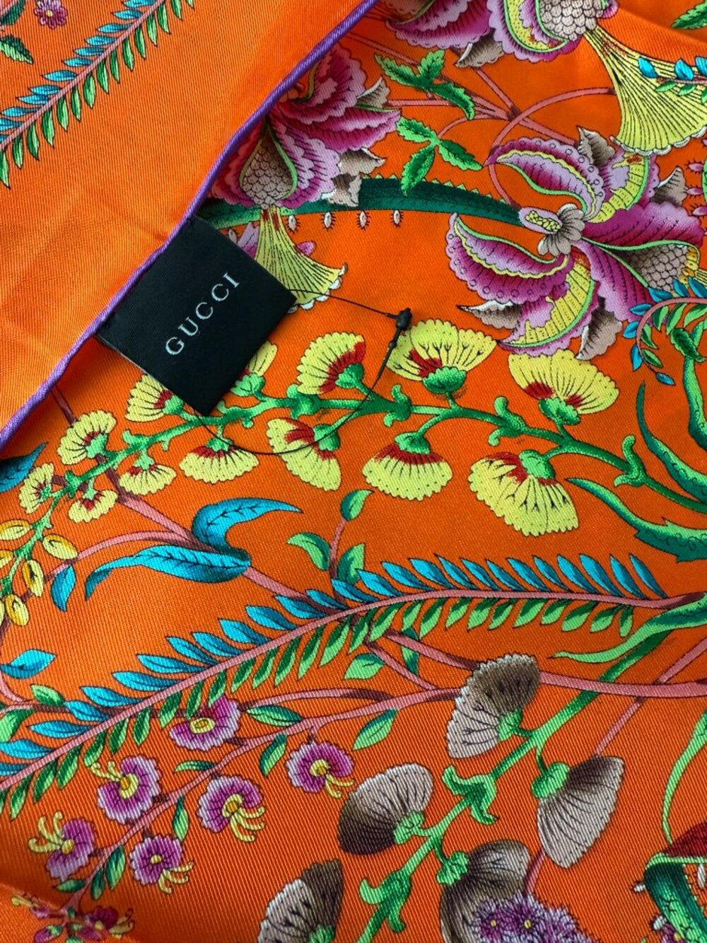 Display #1 New Gucci Scarf Floral Multicolor Flora Silk Wrap - Picture 9 of 15